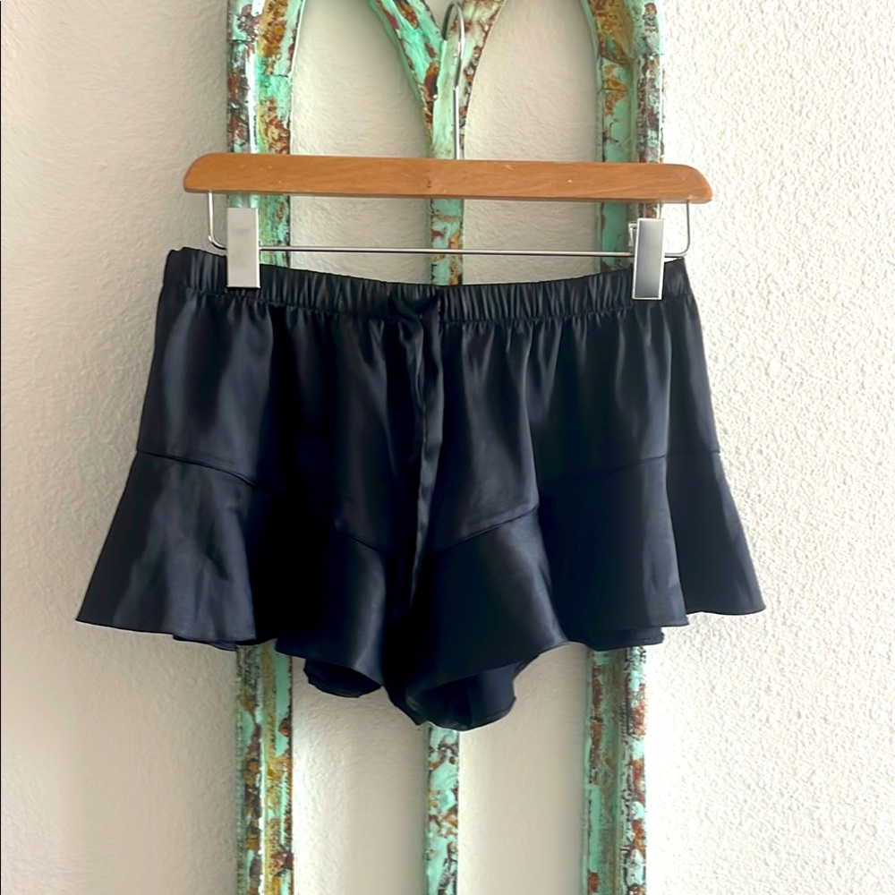 ♥️VS Women's Black Ruffle satin like pJ